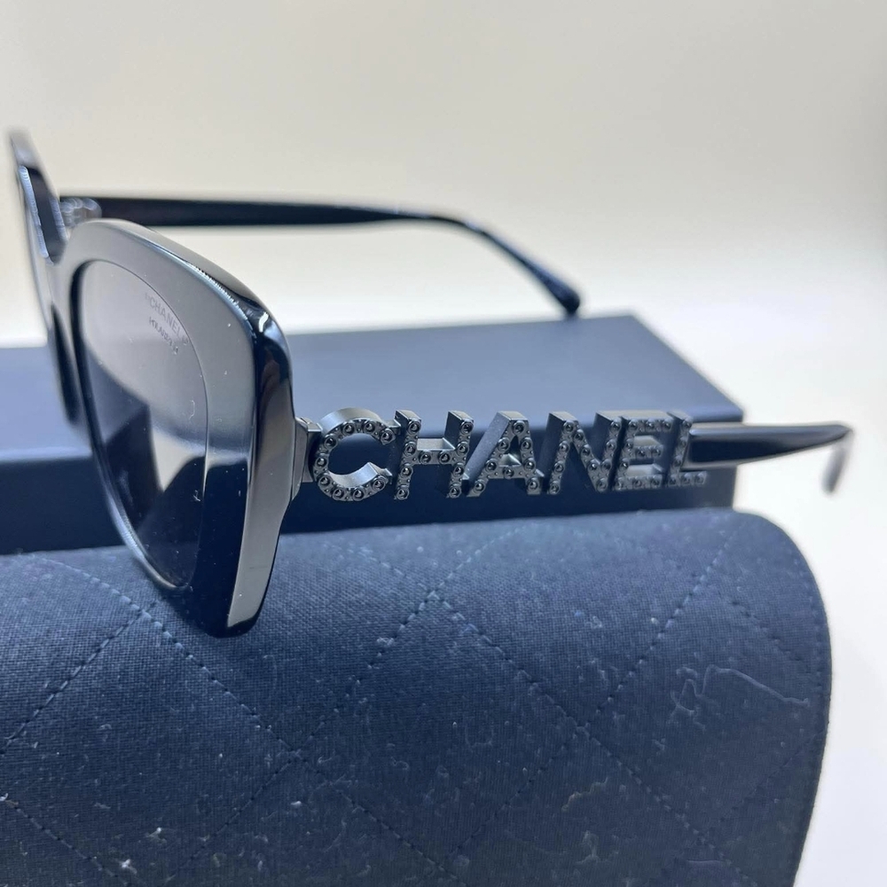 CHANEL Elegant Black Sunglasses - Picture 3 of 8